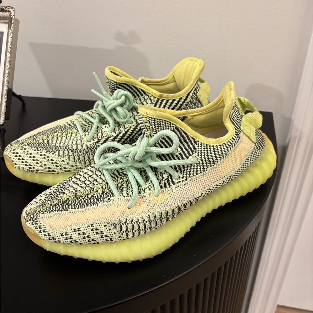 SOLD!!!!Adidas Yeezy Boost 350 V2 Sneakers